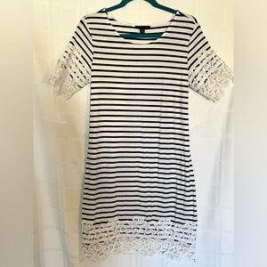 Tommy Hilfiger women’s dress size small lace trim